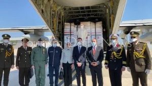 بالصور..وزيرة الصحة ووفد عسكري يصل الي إيطاليا وتقدم مساعدات طبية