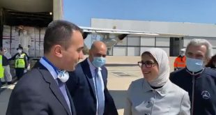 وزيرة الصحة ووفد عسكري يصلون إلي إيطاليا بمساعدات طبية .. صور