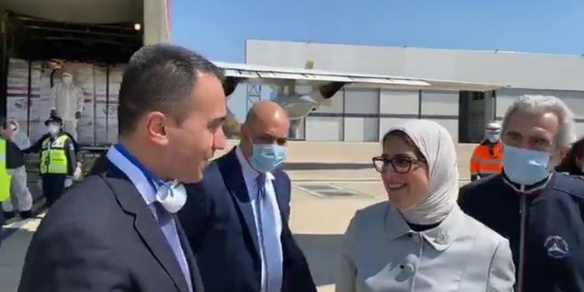 وزيرة الصحة ووفد عسكري يصلون إلي إيطاليا بمساعدات طبية .. صور