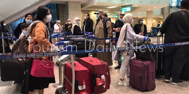 البحرين تجلى 165 مواطناً من مصر