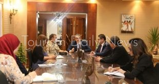 وزير السياحة يبحث مع 3 شركات خطة الترويج للمتحف الكبير ونقل المومياوات