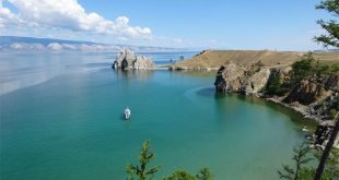 بريق من الأمل لعودة السياحة في ظل كورونا... مصور روسي علي ضفة بحيرة بايكال