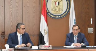 الملا والعنانى يتفقان على تخفيض جالون الوقود 10 سنتات لدعم السياحة