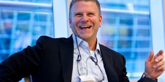 الملياردير الأمريكي تيلمان فيرتيتا يستغني عن 45 ألف موظف دفعة واحدة