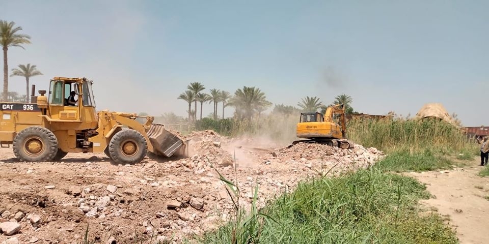 أجهزة قطاع تطوير وحماية نهر النيل تزيل كافة أشكال التعديات على نهر النيل