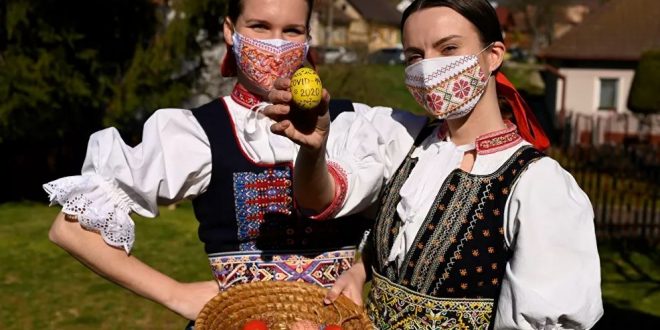 بيض بألوان كورونا فى احتفال عيد الفصح وشم النسيم