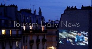 دار عرض لا كليف الباريسية تعرض أفلامها في الهواء الطلق بسبب انتشار كورونا