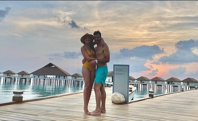 شهر عسل إجبارى طويل في جزر المالديف بسبب كورونا