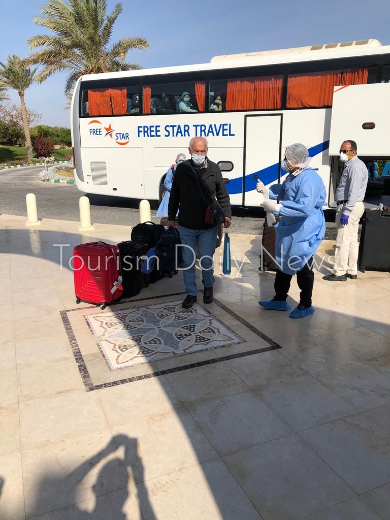 مرسى علم تستقبل المصريين العائدين من كندا .. والفنادق جاهزة