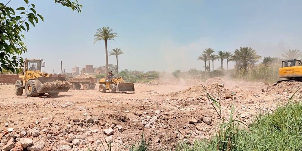 أجهزة قطاع تطوير وحماية نهر النيل تزيل كافة أشكال التعديات على نهر النيل