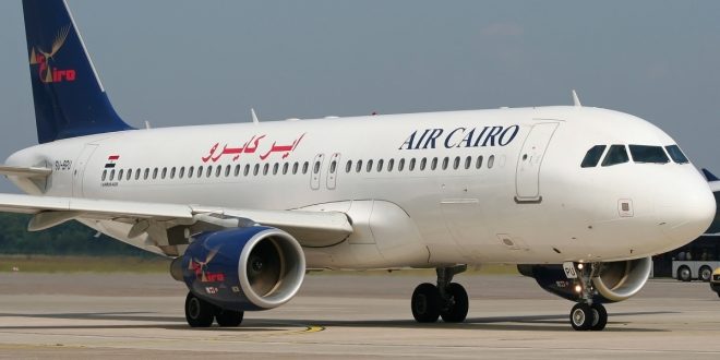 وصول رحلة استثنائية لعائدين مصريين عالقين في باريس بمطار القاهرة