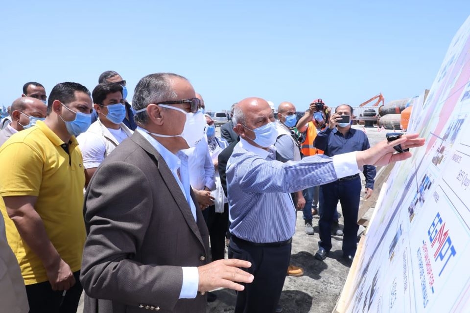 كامل الوزير في جولة تفقدية لميناء الاسكندرية