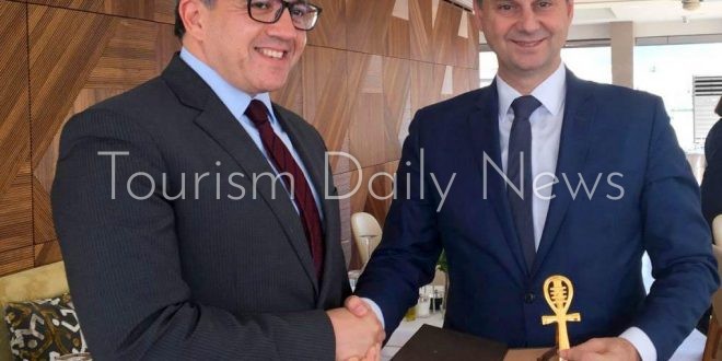 صورة أرشيفية خلال زيارة وزير السياحة والآثار إلي اليونان