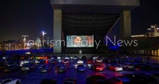 "مول الإمارات" يتحول إلى منصة عرض مضاءة بالنجوم في الهواء الطلق