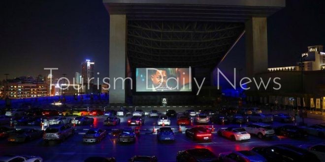 "مول الإمارات" يتحول إلى منصة عرض مضاءة بالنجوم في الهواء الطلق
