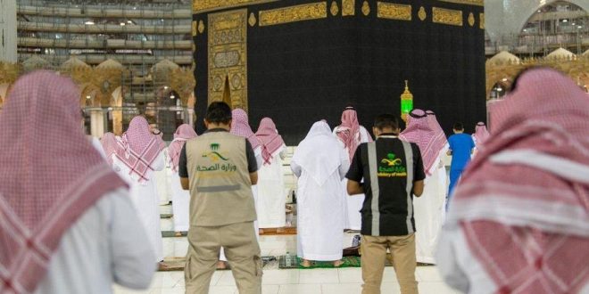 أداء آخر صلاة جمعة في شهر رمضان المبارك بالمسجد الحرام