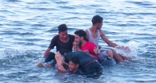 الإحتفال بالعيد في نهر النيل رغم التحذيرات .. صور