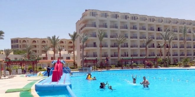 السياحة تسلم فندقين بالأقصر والسويس شهادة السلامة الصحية للتشغيل