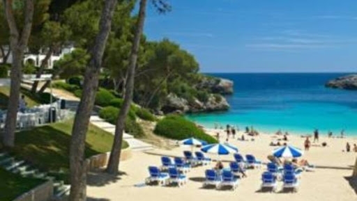 توي الألمانية تستأنف رحلاتها لجزيرة مايوركا الإسبانية وتشطب آلاف الوظائف