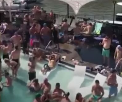 حشود كبيرة تكشف غضب الأمريكيين من إجراءات التباعد الإجتماعي