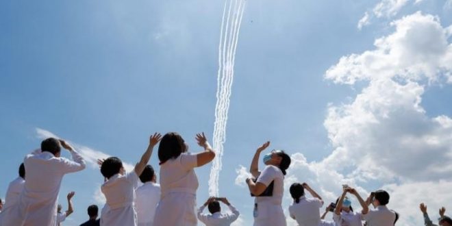 طوكيو تقوم بعروض جوية في السماء تحية للأطقم الطبية