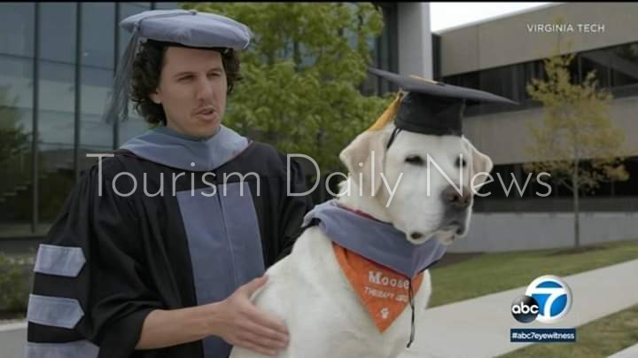 كلب يحصل علي الدكتوراة الفخرية من جامعة فيرجينيا