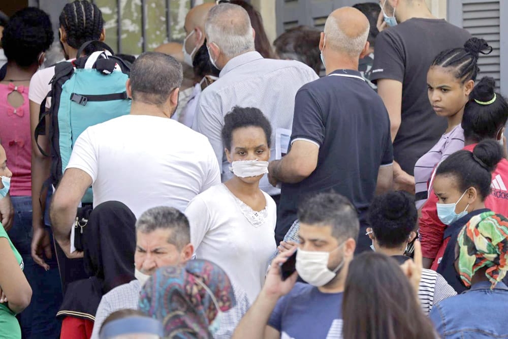 لبنان .. العاملات الأجنبيات يواجهن كورونا والطرد بشوارع بيروت