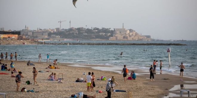 حصار كورونا انتهى .. واليونانيون خرجوا للشواطئ والمتنزهات