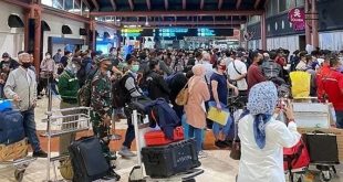 آلاف المسافرون يحتشدون في مطار جاكرتا وخرق قواعد التباعد الاجتماعي
