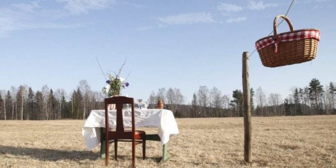 اسم على مسمى ... مطعم جديد بالسويد يطلق عليه طاولة لشخص واحد