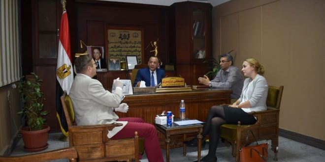 وزيري يبحث مع السفير التشيكى بالقاهرة إقامة معرض للآصار المصرية ببراغ