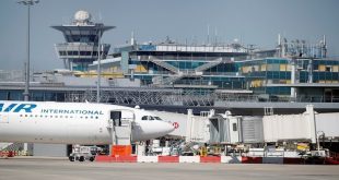 إقلاع أول رحلة جوية دولية من مطار أورلي بفرنسا بعد إغلاق دام 3 أشهر