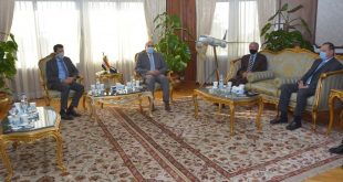 وزير الطيران يلتقى أشرف صبحى و رئيس اتحاد كرة اليد استعداداً للمونديال