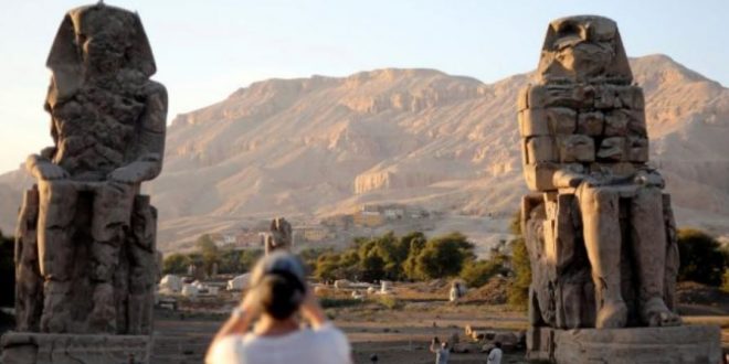 اختيار 5 وجهات أوروبيةوعربية لعرض فيلم سائح فى مصر11