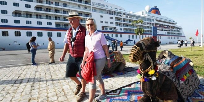 استمرار إغلاق الجزائر للحدود البرية يقلب موازين السياحة التونسية