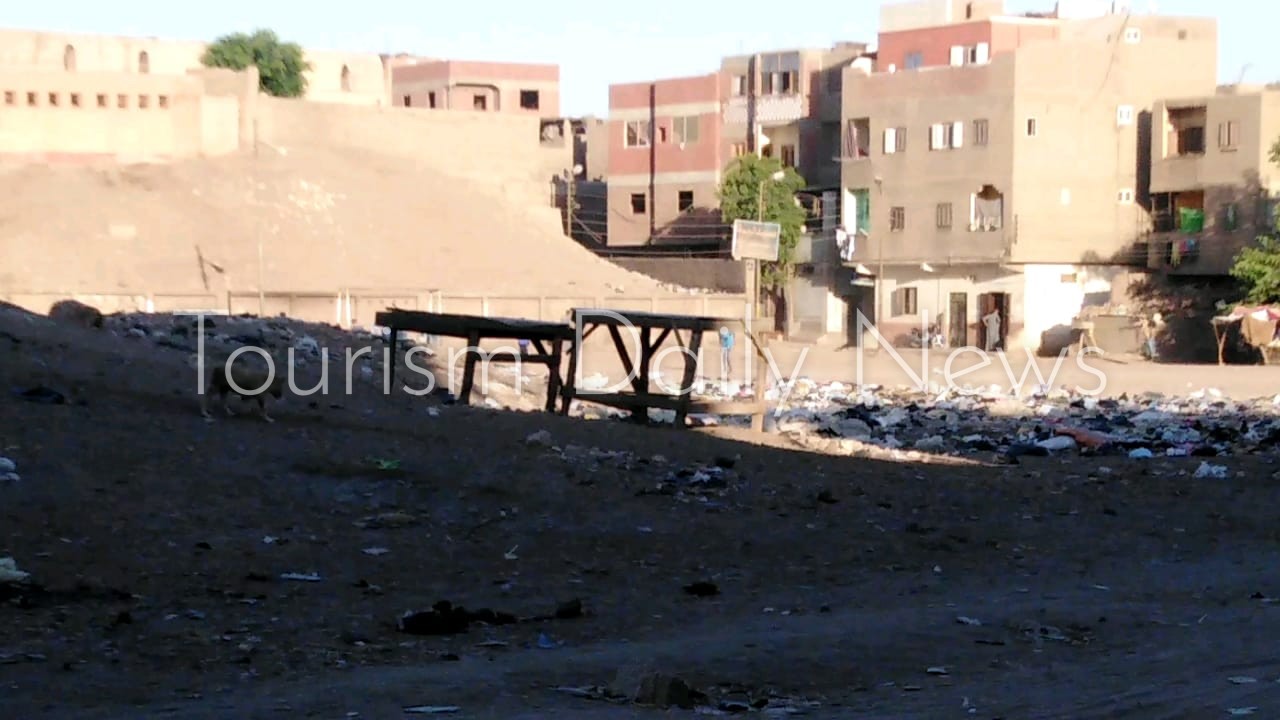 الإهمال يضرب قرية هو الآثرية .. المقابر الرومانية  أصبحت مرتعاً للحيوانات