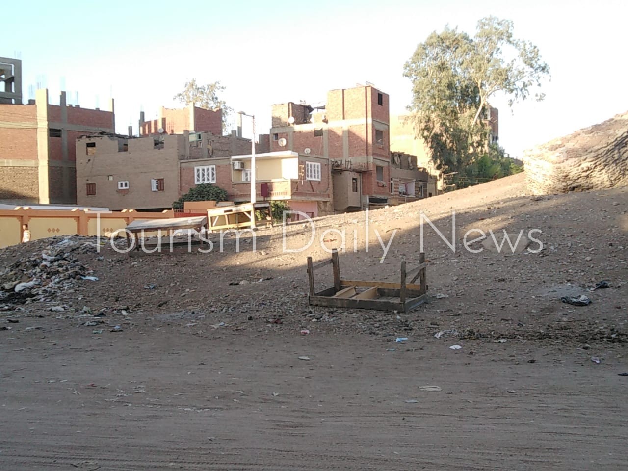 الإهمال يضرب قرية هو الآثرية .. المقابر الرومانية  أصبحت مرتعاً للحيوانات