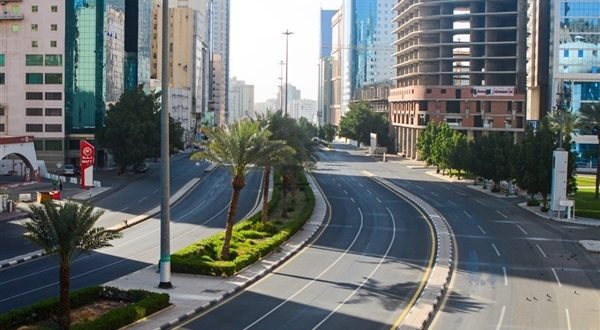 السعودية ترفع حظر التجول كليًا واستمرار تعليق رحلات الحج والعمرة