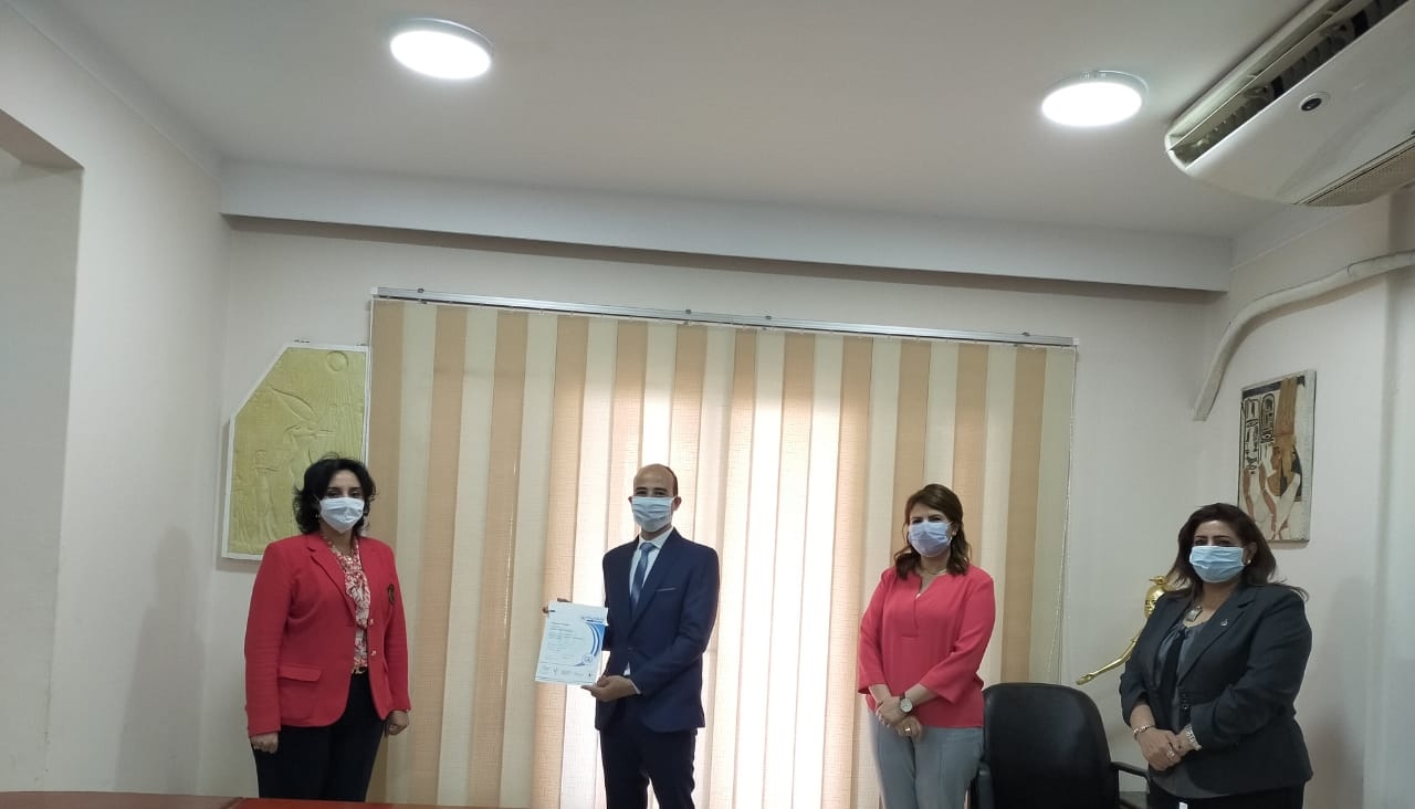 السياحة تسلم شهادات اجتياز برنامج سلامة الغذاء للمتدربين من الفنادق