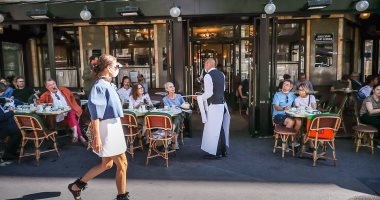 باريس تعيد فتح أبواب المطاعم ولكن بإجراءات احترازية
