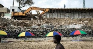 سكان السنغال يرفضون تشييد الفنادق الفاخرة والعقارات على الشواطئ