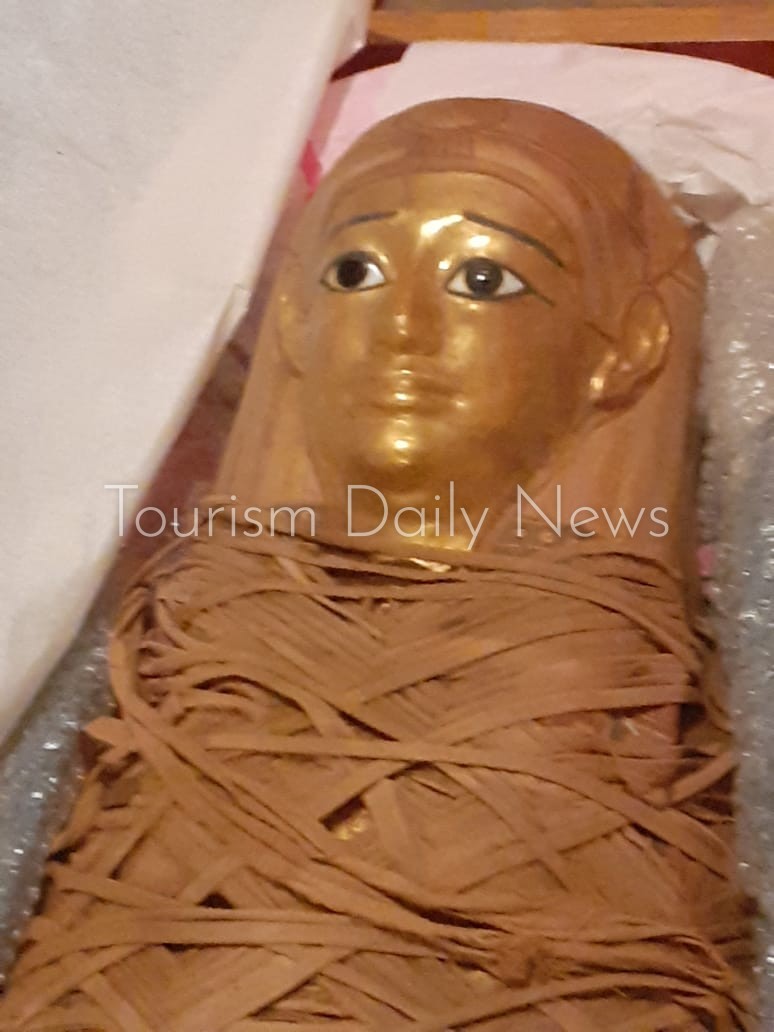 مطار القاهرة يستقبل مجموعة من القطع الأثرية من متحفى من التحرير والسويس