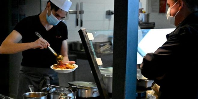 مطاعم فرنسية تستقبل الطواقم الطبية تقديرا لمجوداتهم خلال أزمة كورونا