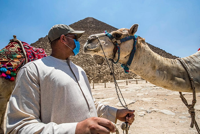 11 صورة تكشف العودة القوية للسياحة بمنطقة الأهرامات