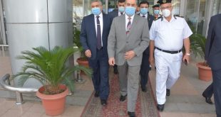 وزير الطيران فى جولة بمطار القاهرة الدولى تزامنا بعودة الرحلات اليوم