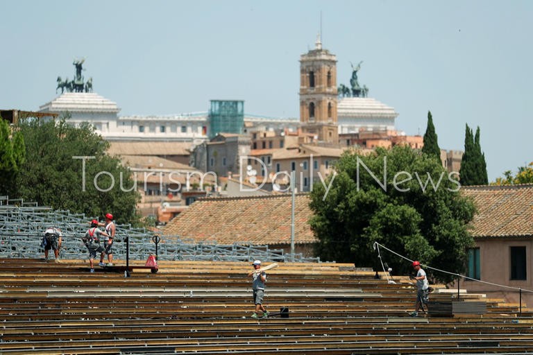 كورونا يحول مسرح سباقات العجلات الحربية القديمة إلى دار أوبرا في روما