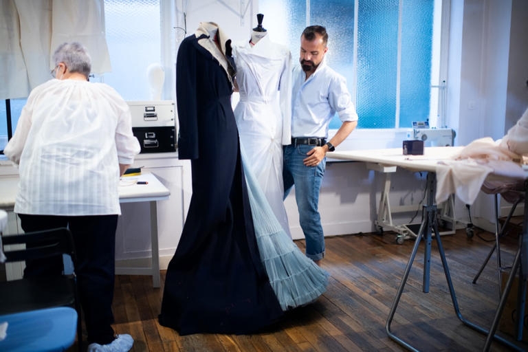 باريس تطلق أسبوع الموضة لأول مرة دون عروض بسبب فيروس كورونا