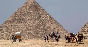 11 صورة تكشف العودة القوية للسياحة بمنطقة الأهرامات