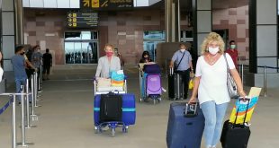 الغردقة تستقبل طائرتين من أوكرانيا وبيلاروسيا علي متنهما 271 سائحاً