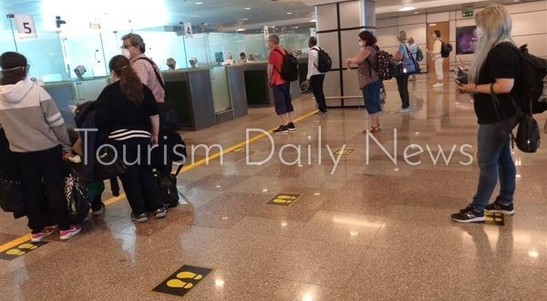 الغردقة تستقبل رحلة سياحية جديدة على متنها 151 سويسرياً